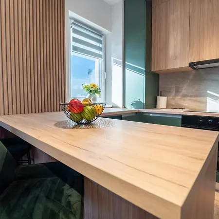Appartamento Mohost Wood - Bright Retreat With Private Balcony