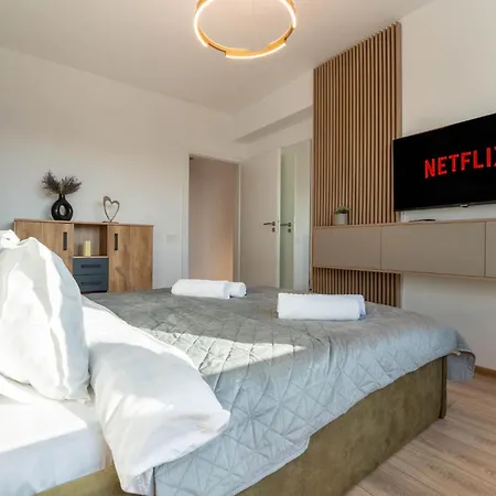 Mohost Wood - Bright Retreat With Private Balcony Appartamento *