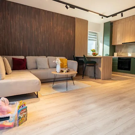 Mohost Wood - Bright Retreat With Private Balcony Брашов