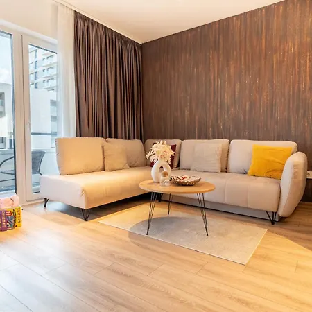 Mohost Wood - Bright Retreat With Private Balcony Апартаменты *