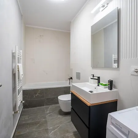 Mohost Wood - Bright Retreat With Private Balcony Брашов