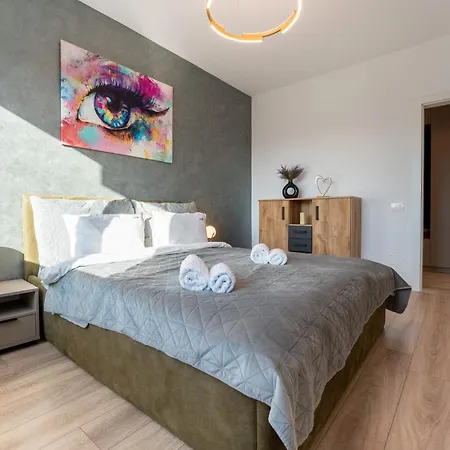 Appartamento Mohost Wood - Bright Retreat With Private Balcony