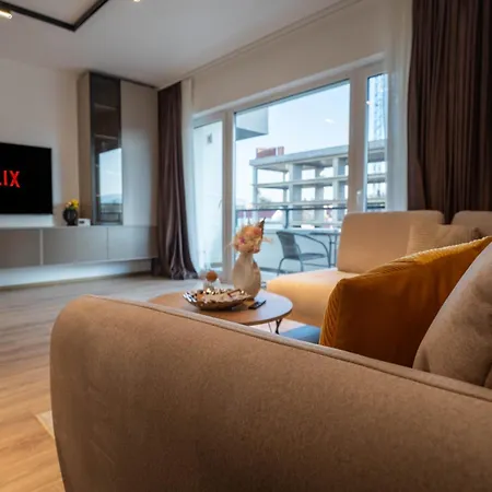 Mohost Wood - Bright Retreat With Private Balcony Appartamento *