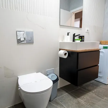 Mohost Wood - Bright Retreat With Private Balcony Appartamento Braşov