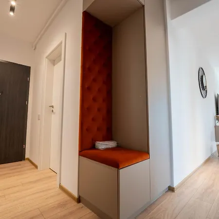 Mohost Wood - Bright Retreat With Private Balcony